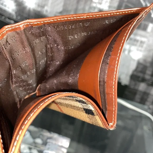 Authentic Classic Burberry Bifold Wallet - Picture 7 of 15